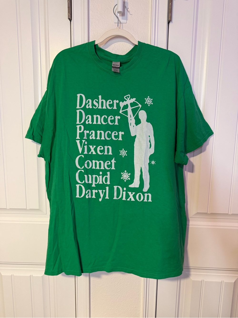 Gildan Green Short-Sleeve Tee with White Holiday Graphic Walking Dead Christmas